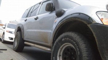 Aletines tipo Bushwacker +10 adaptables para Mitsubishi Montero DID  5 puertas